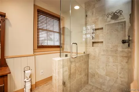 Bath - 4310 Springhill Ave, Richmond, VA 23225 photo 2 of 4