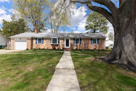 1208 Duke Of Gloucester St, Colonial Heights, VA 23834
