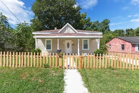 160 Seaboard St, Petersburg, VA 23803