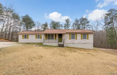 16574 Braswell St, Bowling Green, VA 22427