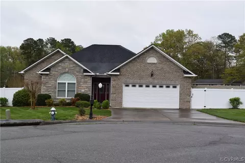 3401 Cobblestone Ln, Hopewell, VA 23860