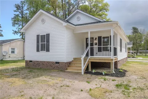 619 Oak St, Blackstone, VA 23824