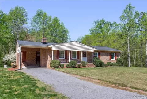 Exterior - 19111 Sutherland Ave, Sutherland, VA 23885 photo 3 of 15
