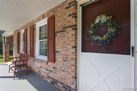 Exterior - 19111 Sutherland Ave, Sutherland, VA 23885 photo 6 of 15