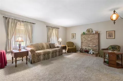 Living - 19111 Sutherland Ave, Sutherland, VA 23885 photo 1 of 4