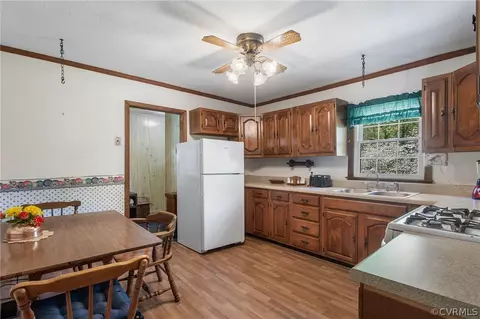 Kitchen - 19111 Sutherland Ave, Sutherland, VA 23885 photo 2 of 3