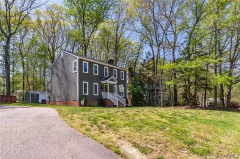 Exterior - 7606 Flag Tail Dr, Midlothian, VA 23112 photo 2 of 5