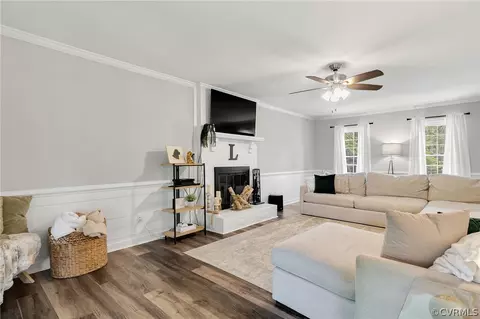 Living - 7606 Flag Tail Dr, Midlothian, VA 23112 photo 1 of 3