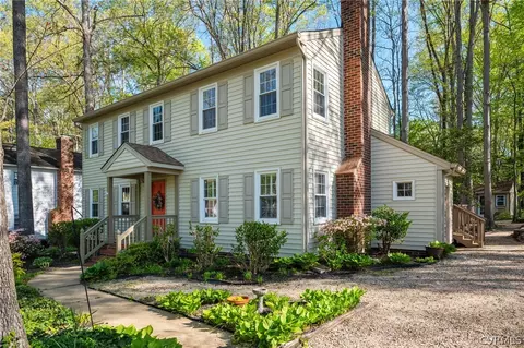 Exterior - 2829 Mcmanaway Dr, Midlothian, VA 23112 photo 2 of 20