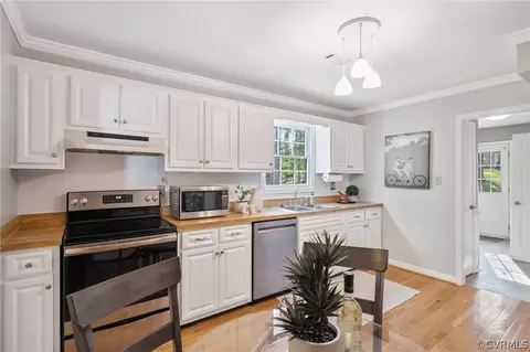 Kitchen - 2829 Mcmanaway Dr, Midlothian, VA 23112 photo 3 of 4
