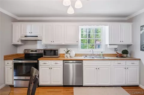 Kitchen - 2829 Mcmanaway Dr, Midlothian, VA 23112 photo 1 of 4