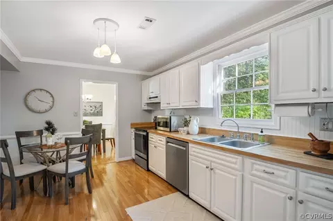 Kitchen - 2829 Mcmanaway Dr, Midlothian, VA 23112 photo 2 of 4