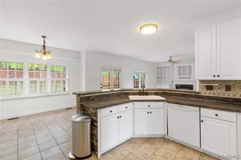 Kitchen - 3400 Riverton Ct, Midlothian, VA 23113 photo 4 of 5