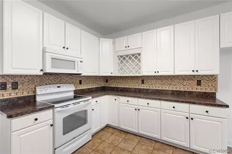 Kitchen - 3400 Riverton Ct, Midlothian, VA 23113 photo 5 of 5