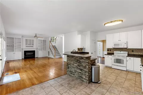 Kitchen - 3400 Riverton Ct, Midlothian, VA 23113 photo 3 of 5