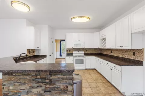 Kitchen - 3400 Riverton Ct, Midlothian, VA 23113 photo 2 of 5