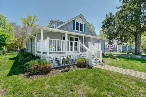 18 11th St, Colonial Beach, VA 22443