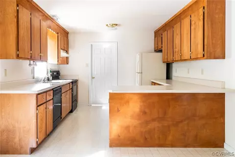 Kitchen - 11619 Clear Ridge Dr, Midlothian, VA 23112 photo 1 of 4