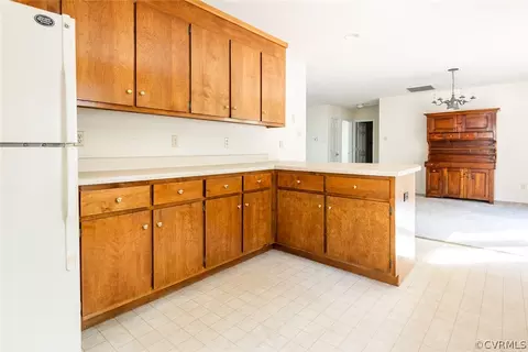 Kitchen - 11619 Clear Ridge Dr, Midlothian, VA 23112 photo 4 of 4