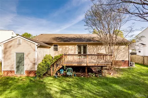 Exterior - 11619 Clear Ridge Dr, Midlothian, VA 23112 photo 10 of 12