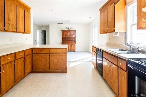 Kitchen - 11619 Clear Ridge Dr, Midlothian, VA 23112 photo 2 of 4
