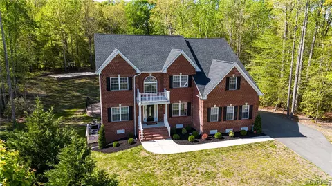 6712 Whitelake Dr, Sandston, VA 23231