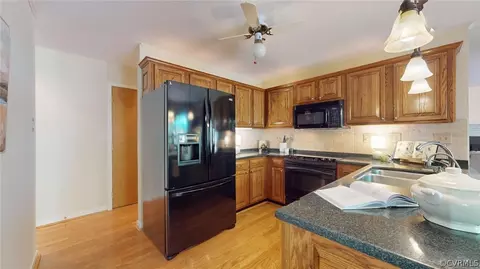 Kitchen - 2410 Copper Hill Pl, Midlothian, VA 23112 photo 2 of 4