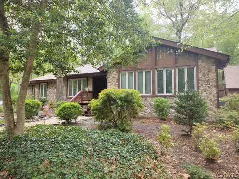 13918 Fairwood Rd, Petersburg, VA 23805