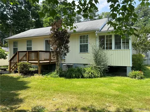 233 Washington Dr, Reedville, VA 22539