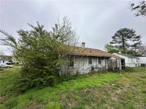 211 Roane Dr, Hampton, VA 23669 photo 4