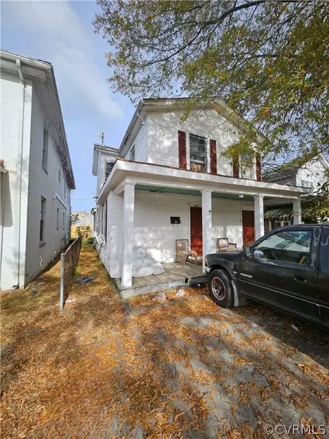111 Elm St, Blackstone, VA 23824