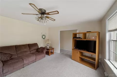 Living - 5813 Sutherland Dr, Sutherland, VA 23885 photo 2 of 4
