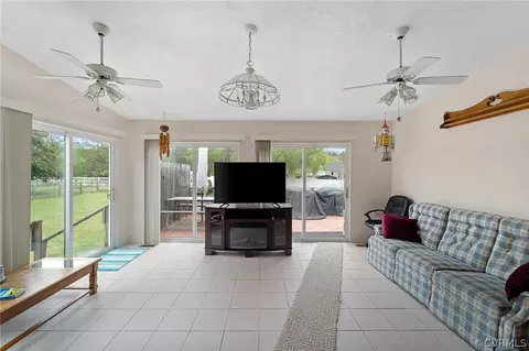 Living - 5813 Sutherland Dr, Sutherland, VA 23885 photo 3 of 4