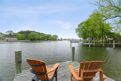 Exterior - 325 E Fairway Dr, Kilmarnock, VA 22482 photo 2 of 9