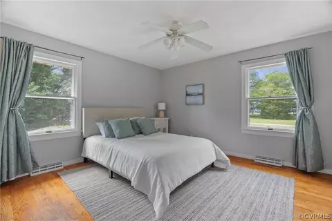 Bedroom - 325 E Fairway Dr, Kilmarnock, VA 22482 photo 4 of 5