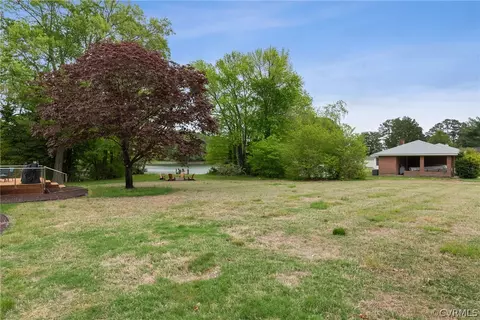 Exterior - 325 E Fairway Dr, Kilmarnock, VA 22482 photo 8 of 9
