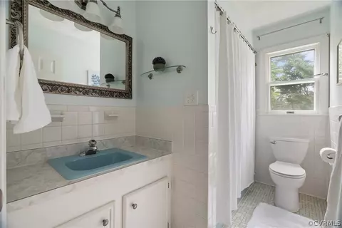 Bath - 325 E Fairway Dr, Kilmarnock, VA 22482 photo 2 of 2