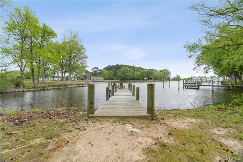 View/Area - 325 E Fairway Dr, Kilmarnock, VA 22482 photo 3 of 7
