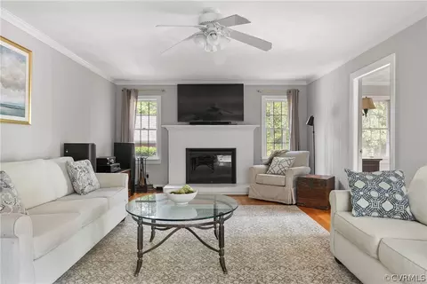 Living - 325 E Fairway Dr, Kilmarnock, VA 22482 photo 9 of 11