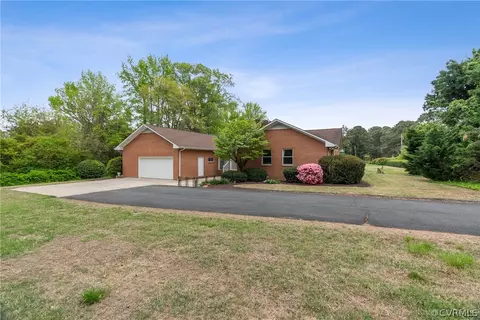 Exterior - 325 E Fairway Dr, Kilmarnock, VA 22482 photo 9 of 9