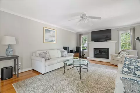 Living - 325 E Fairway Dr, Kilmarnock, VA 22482 photo 8 of 11