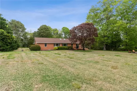 Exterior - 325 E Fairway Dr, Kilmarnock, VA 22482 photo 7 of 9