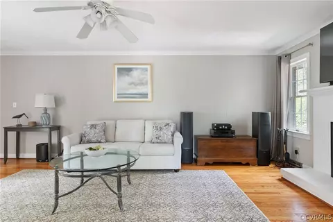 Living - 325 E Fairway Dr, Kilmarnock, VA 22482 photo 10 of 11