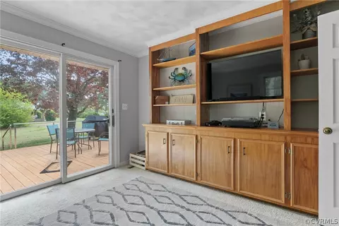 Living - 325 E Fairway Dr, Kilmarnock, VA 22482 photo 4 of 11