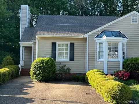 1112 Fort Hayes Dr, Petersburg, VA 23805