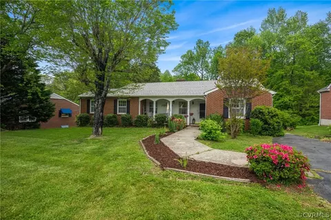 902 Fourth Ave, Farmville, VA 23901