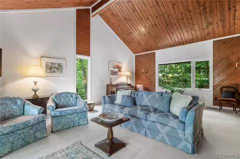 Living - 2149 Oakengate Ln, Midlothian, VA 23113 photo 1 of 3