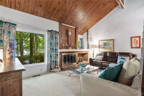 Living - 2149 Oakengate Ln, Midlothian, VA 23113 photo 2 of 3