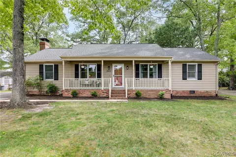 2801 Sand Hills Dr, Chester, VA 23831