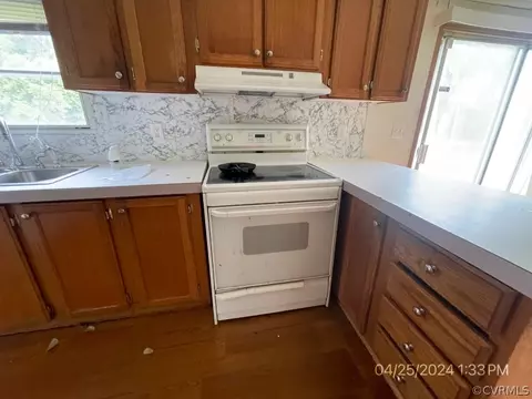 Kitchen - 10101 Scotts Rd, Dewitt, VA 23840 photo 3 of 3